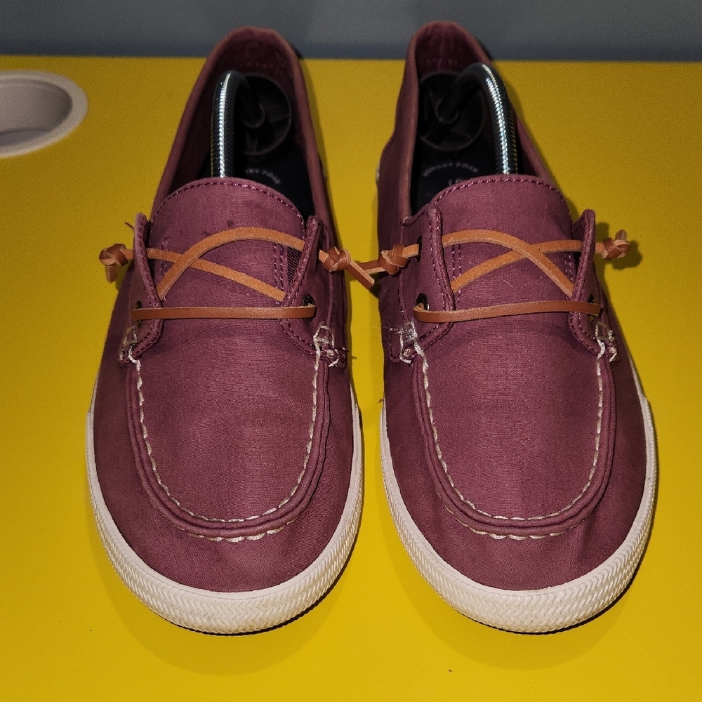 Used Sperry women's boat shoes. Size 10.